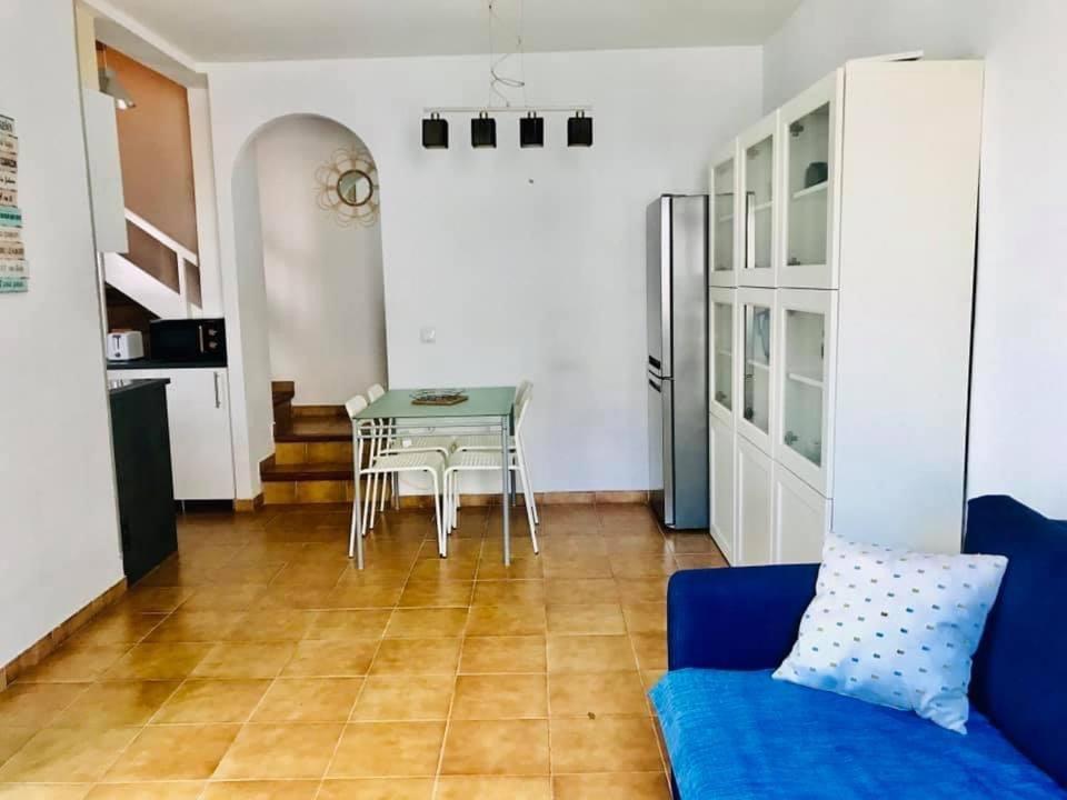 Charmante maisonnette avec piscine communautaire, idéale vacances familiales Roses Extérieur photo