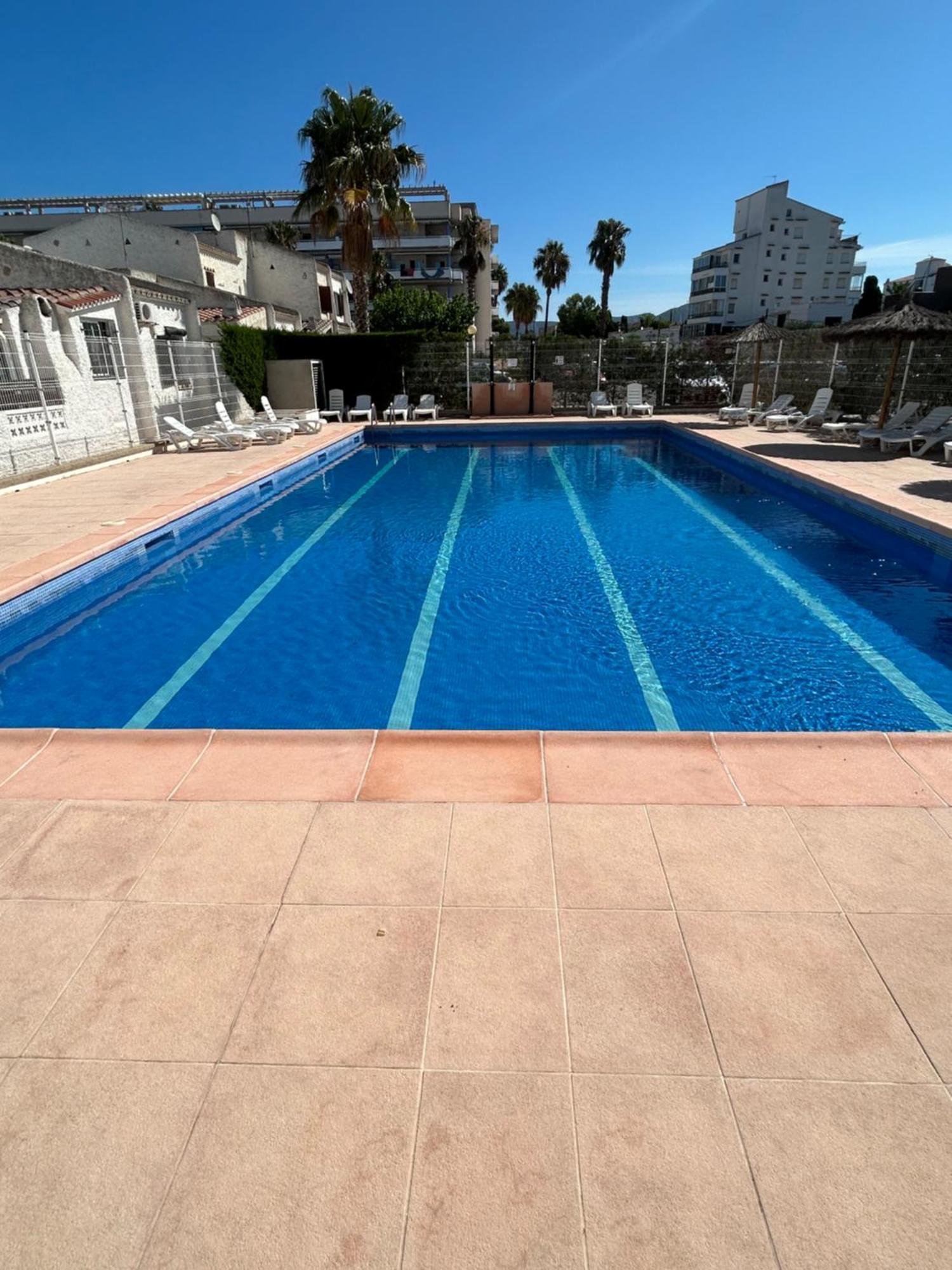 Charmante maisonnette avec piscine communautaire, idéale vacances familiales Roses Extérieur photo